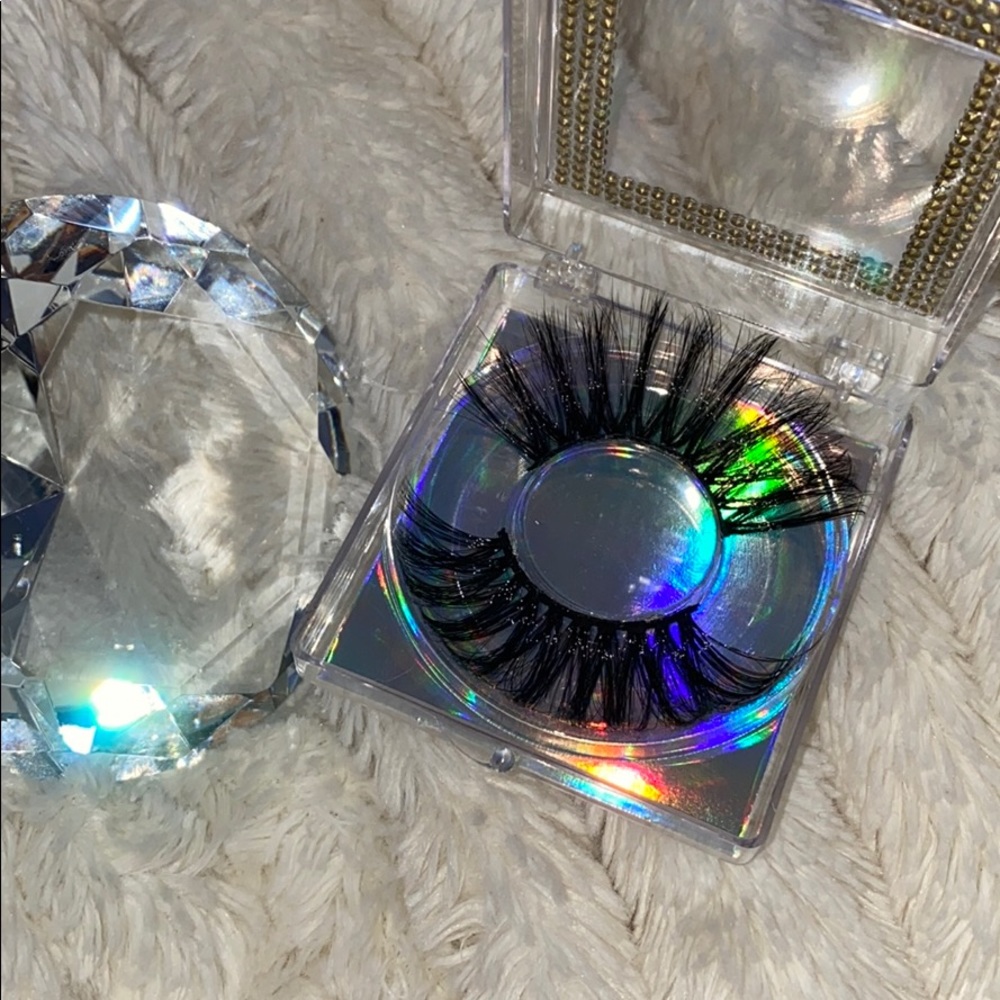 Eyelashes 💕 - Picture 5 of 8